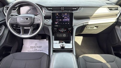 2025 Jeep Grand Cherokee Laredo X 4x4