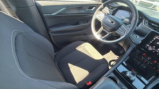 2025 Jeep Grand Cherokee L Laredo X 4x2