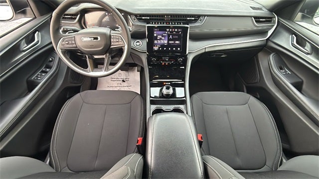 2025 Jeep Grand Cherokee L Laredo 4x2