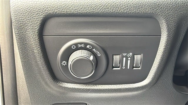 2025 Jeep Grand Cherokee L Laredo 4x2