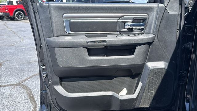2024 RAM 1500 Classic Warlock Crew Cab 4x2 5'7' Box