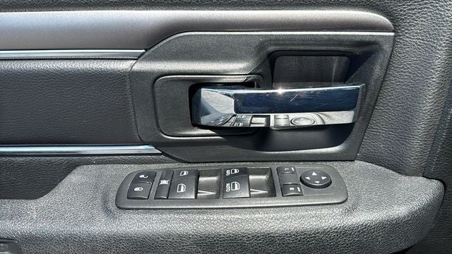 2024 RAM 1500 Classic Warlock Crew Cab 4x2 5'7' Box