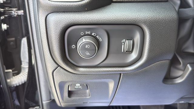 2023 RAM 1500 Big Horn Crew Cab 4x4 5'7' Box