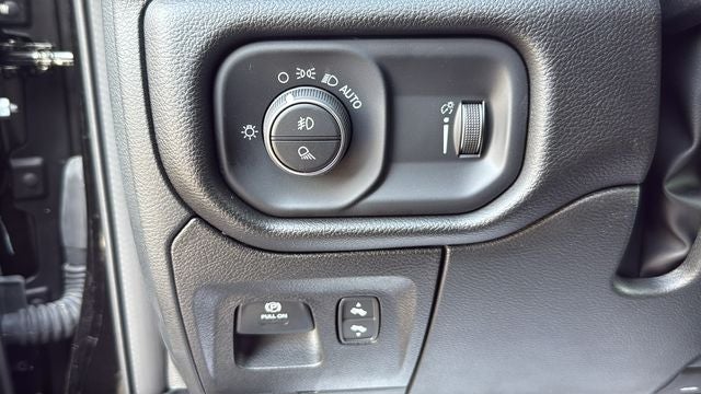 2025 RAM 1500 Big Horn Crew Cab 4x4 5'7' Box