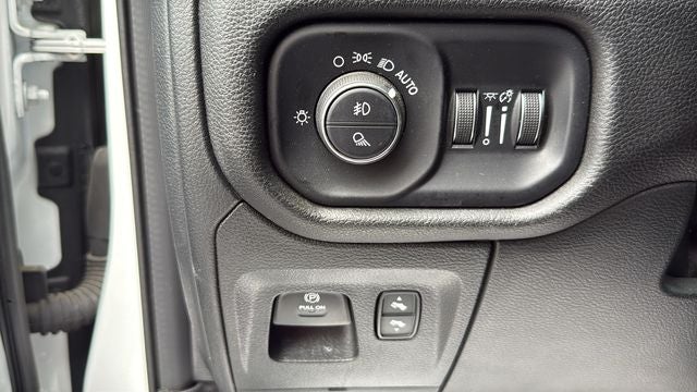 2025 RAM 1500 Big Horn Crew Cab 4x4 5'7' Box