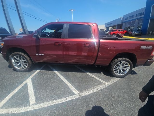 2021 RAM 1500 Big Horn Crew Cab 4x4 6'4' Box