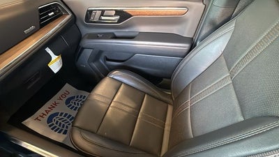 2025 Chevrolet Suburban 4WD High Country