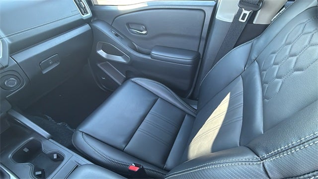 2025 Nissan Frontier Crew Cab Long Bed SL 4x2