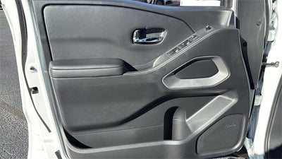 2025 Nissan Frontier Crew Cab Long Bed SL 4x2