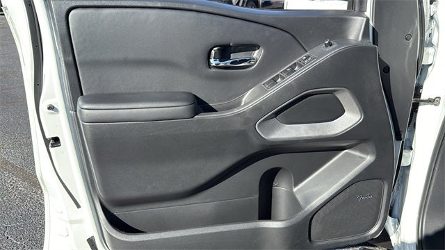 2025 Nissan Frontier Crew Cab Long Bed SL 4x2