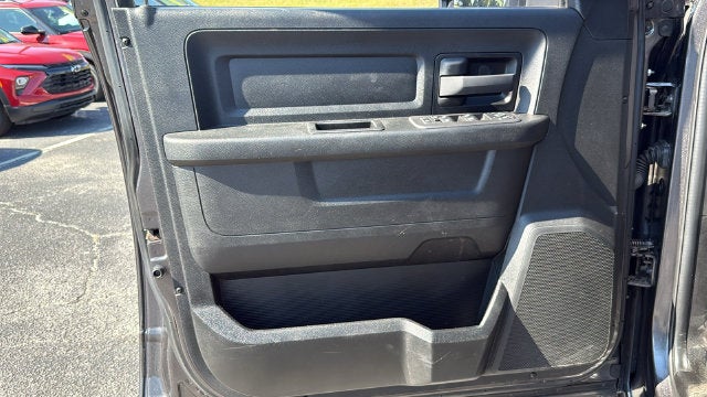 2025 RAM 3500 Tradesman Crew Cab 4x4 6'4' Box