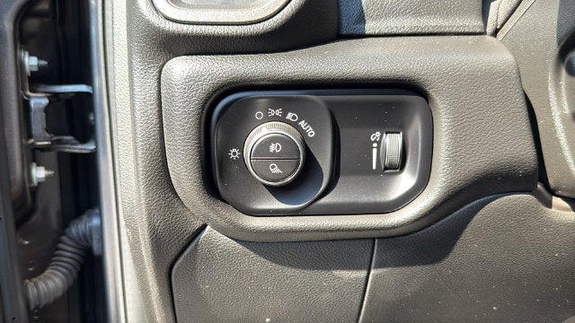 2025 RAM 3500 Tradesman Crew Cab 4x4 6'4' Box