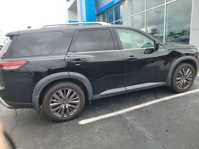 2022 Nissan Pathfinder SL