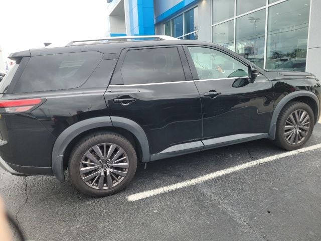 2022 Nissan Pathfinder SL