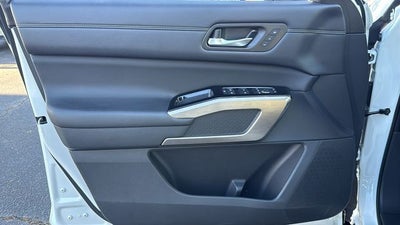 2024 Nissan Pathfinder Platinum FWD