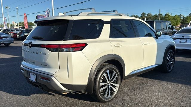 2024 Nissan Pathfinder Platinum FWD