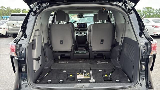 2022 Toyota Sienna LE