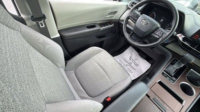 2022 Toyota Sienna LE