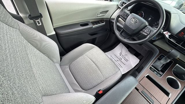 2022 Toyota Sienna LE