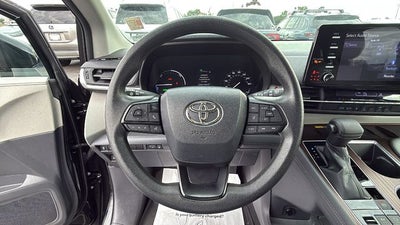2022 Toyota Sienna LE