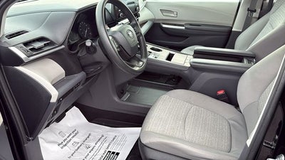 2022 Toyota Sienna LE