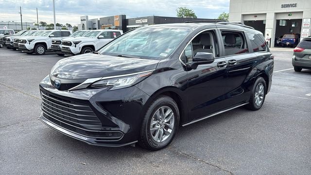2022 Toyota Sienna LE