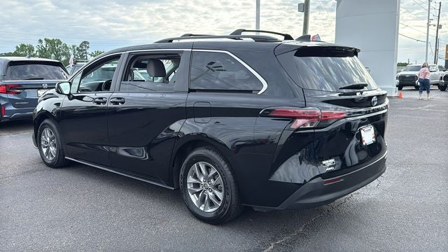 2022 Toyota Sienna LE