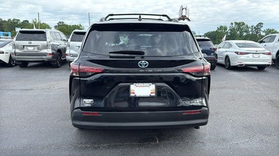 2022 Toyota Sienna LE