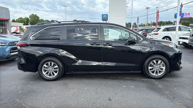 2022 Toyota Sienna LE