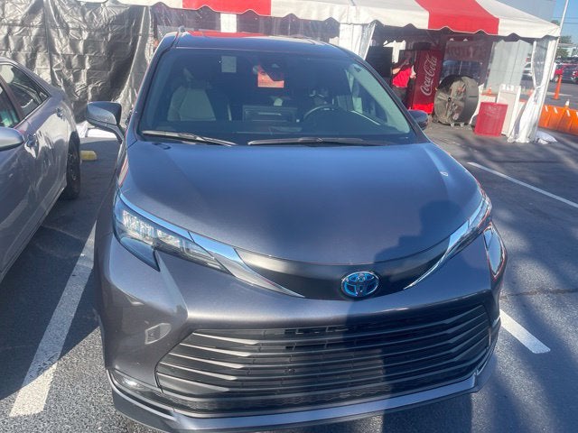 2025 Toyota Sienna XLE 8 Passenger