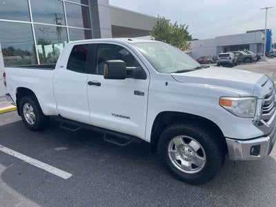 2017 Toyota Tundra SR5 5.7L V8