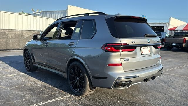 2025 BMW X7 M60i