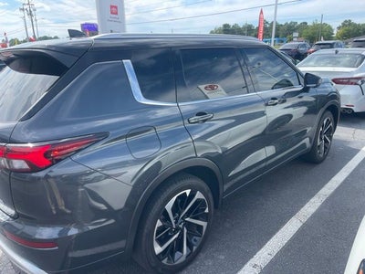 2024 Mitsubishi Outlander Base