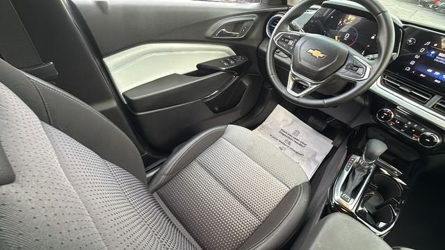 2025 Chevrolet Trax FWD LT