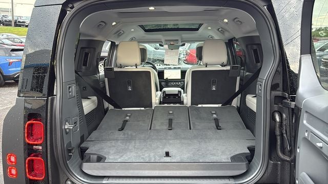 2025 Land Rover Defender 130 P400 X-Dynamic SE