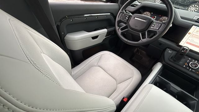 2025 Land Rover Defender 130 P400 X-Dynamic SE