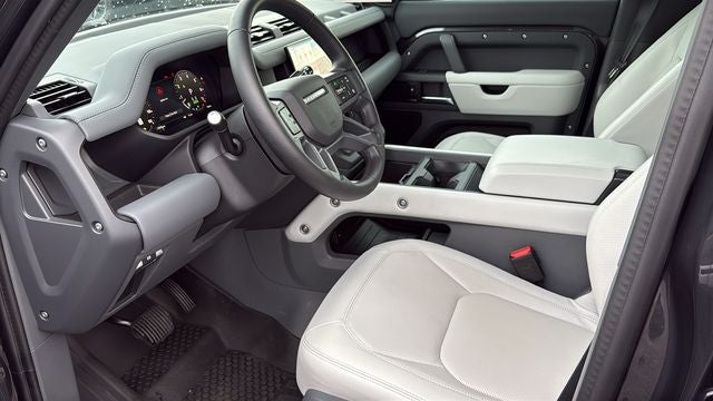 2025 Land Rover Defender 130 P400 X-Dynamic SE