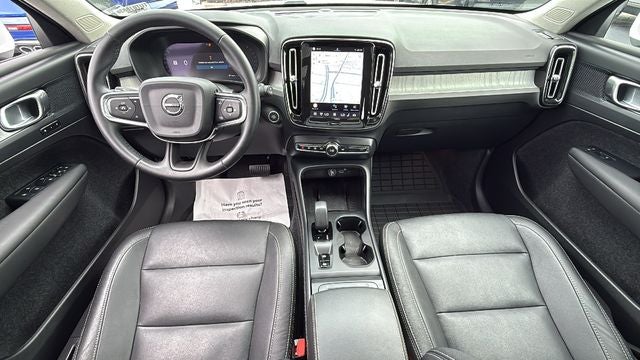 2025 Volvo XC40 B5 Core Bright Theme