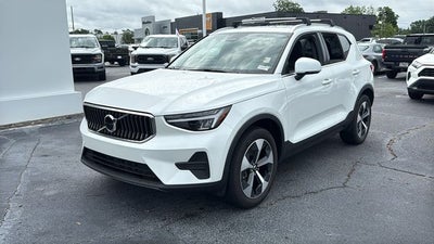 2025 Volvo XC40 B5 Core Bright Theme
