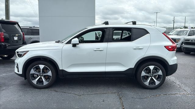 2025 Volvo XC40 B5 Core Bright Theme