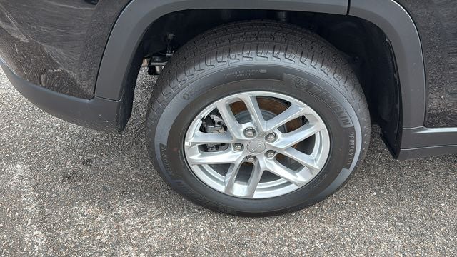 2026 Jeep Grand Cherokee GRAND CHEROKEE LAREDO X 4X2