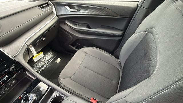 2026 Jeep Grand Cherokee GRAND CHEROKEE LAREDO X 4X2