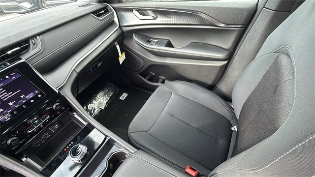 2025 Jeep Grand Cherokee GRAND CHEROKEE LAREDO X 4X2