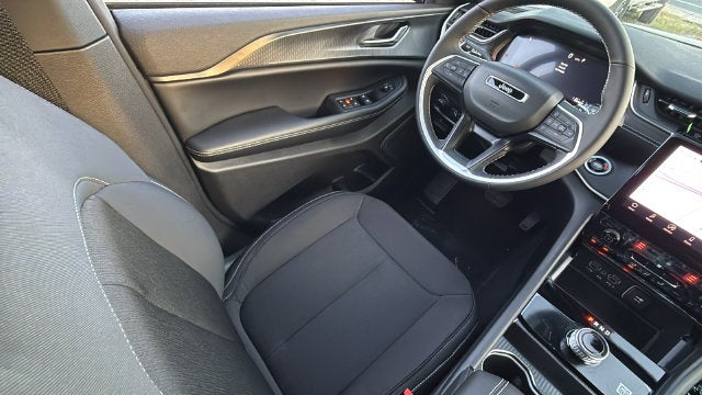 2027 Jeep Grand Cherokee GRAND CHEROKEE LAREDO X 4X2