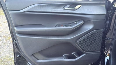 2027 Jeep Grand Cherokee GRAND CHEROKEE LAREDO X 4X2