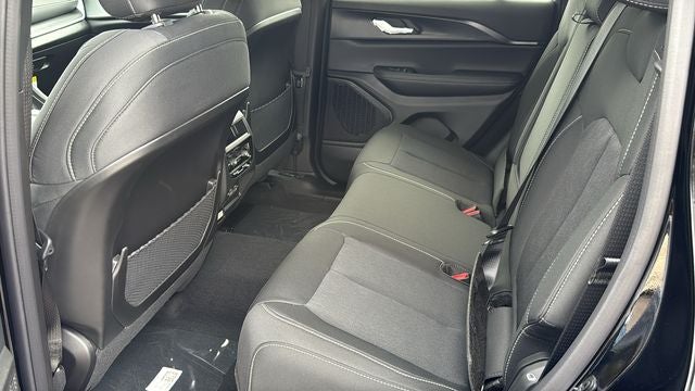 2027 Jeep Grand Cherokee GRAND CHEROKEE LAREDO X 4X2