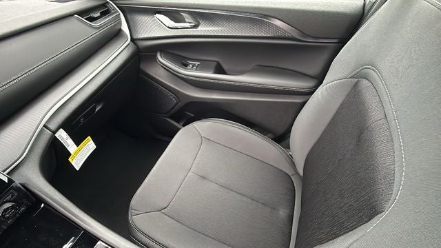 2026 Jeep Grand Cherokee GRAND CHEROKEE LAREDO X 4X2
