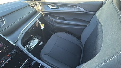 2025 Jeep Grand Cherokee GRAND CHEROKEE LAREDO X 4X2