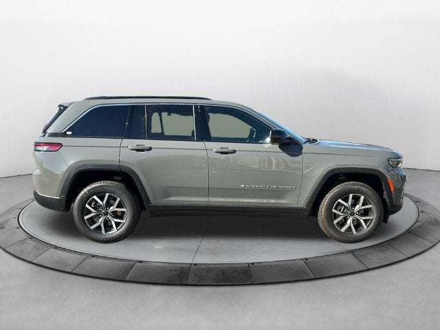 2027 Jeep Grand Cherokee GRAND CHEROKEE LAREDO X 4X2