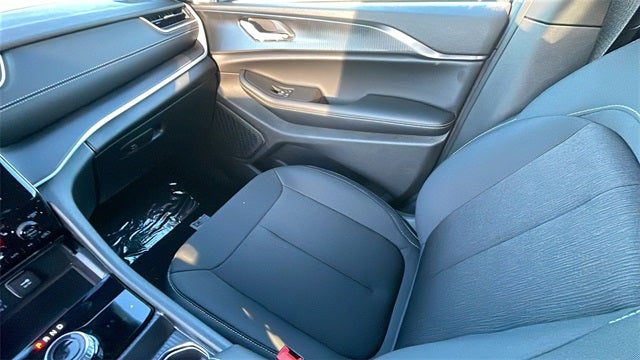 2025 Jeep Grand Cherokee GRAND CHEROKEE LAREDO 4X2